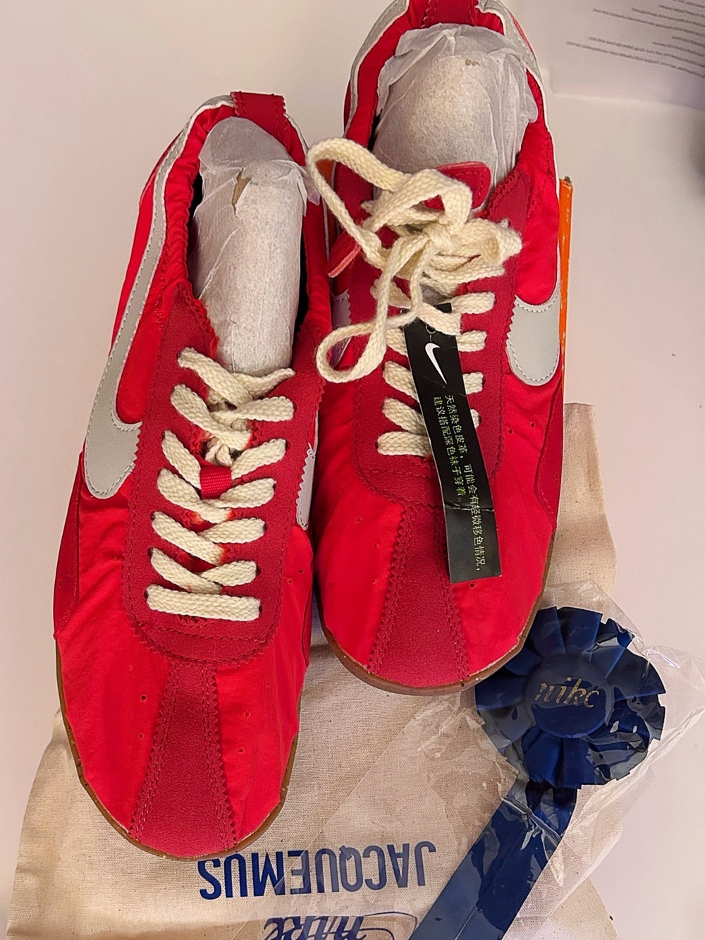 Nike Moon Shoe SP
Jacquemus University Red NWF box , dust bag and ribbon